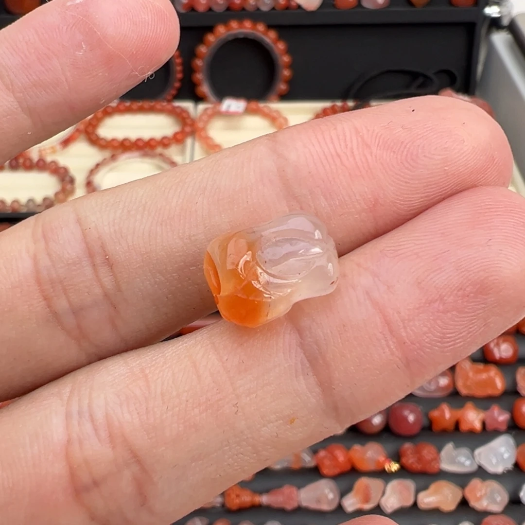 南红玛瑙未镶嵌颈饰白菜