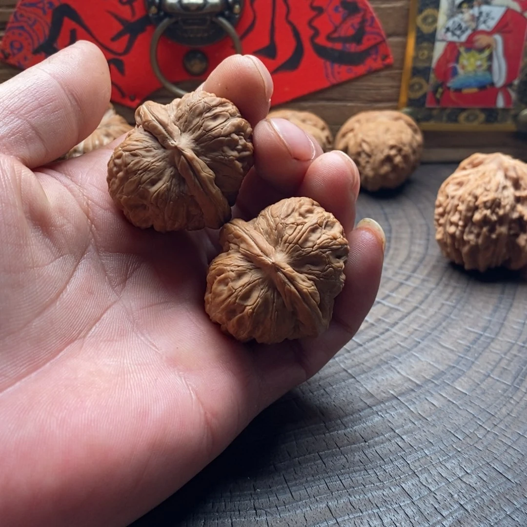 Z***.文玩核桃吊坠元宝三角楼