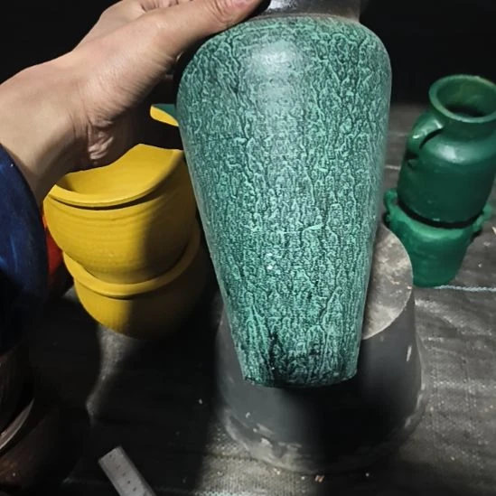 墨绿色胡萝卜瓶口径10高度22默认无孔（需要打孔自行备注）