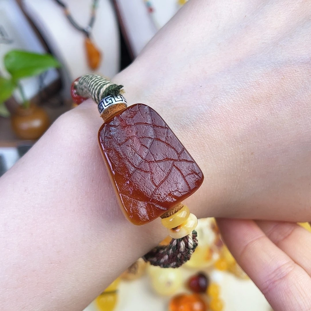 未镶嵌琥珀珠宝奇石