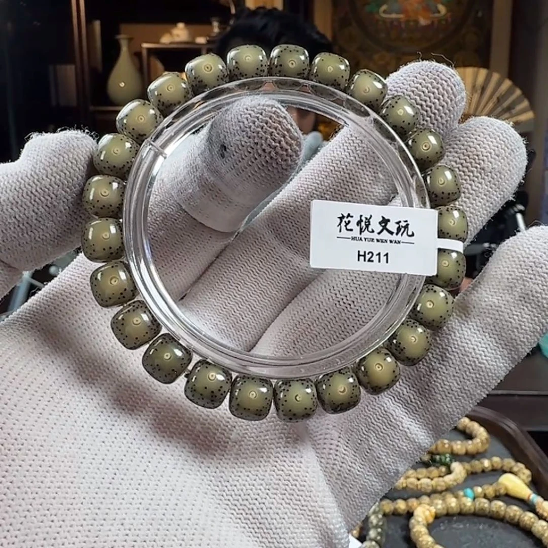 手串星月菩提9x8 绿糯冰月留白 H211