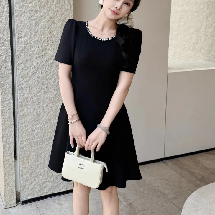 2025大码夏新款时尚收腰显瘦美背连衣裙圆领钉珠短袖黑色连衣裙女