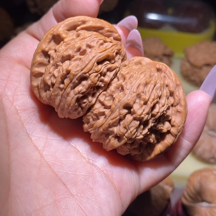 文玩核桃吊坠白狮子半壁江山