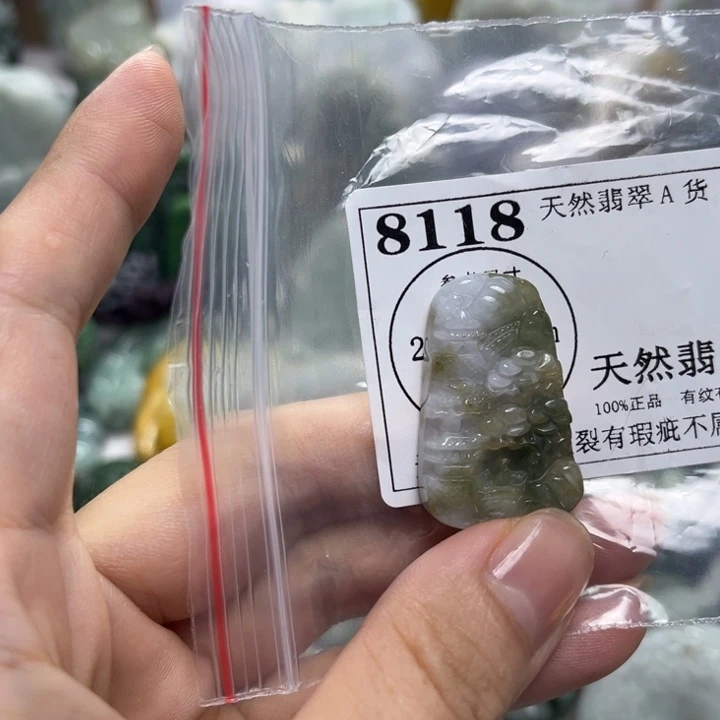 翡翠未镶嵌颈饰8118