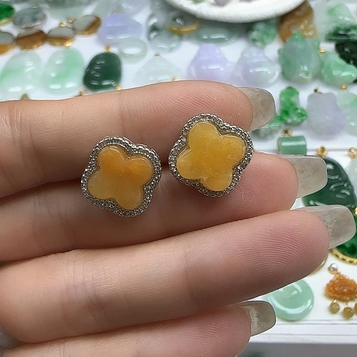 翡翠颈饰未镶嵌耳钉