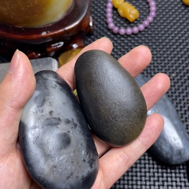 和田玉挂件未镶嵌在***吸