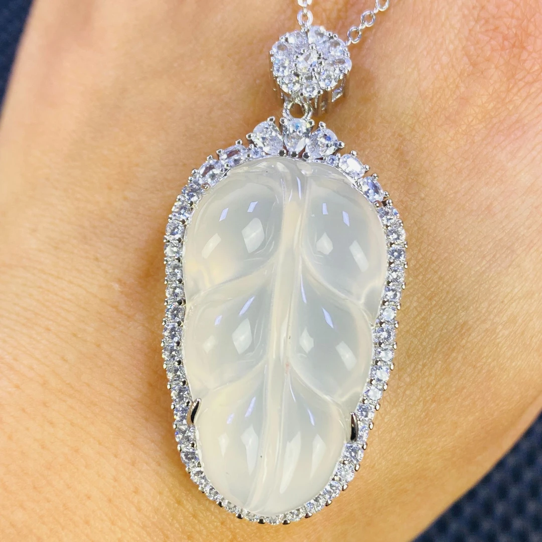 天然玛瑙玉髓白冰树叶吊坠镶嵌金枝玉叶