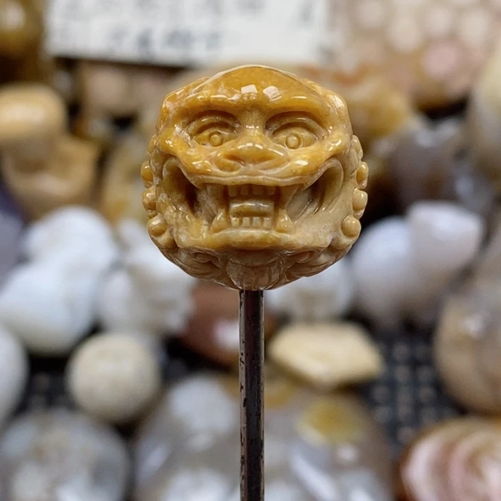 颈饰未镶嵌硅化珊瑚（珊瑚玉）