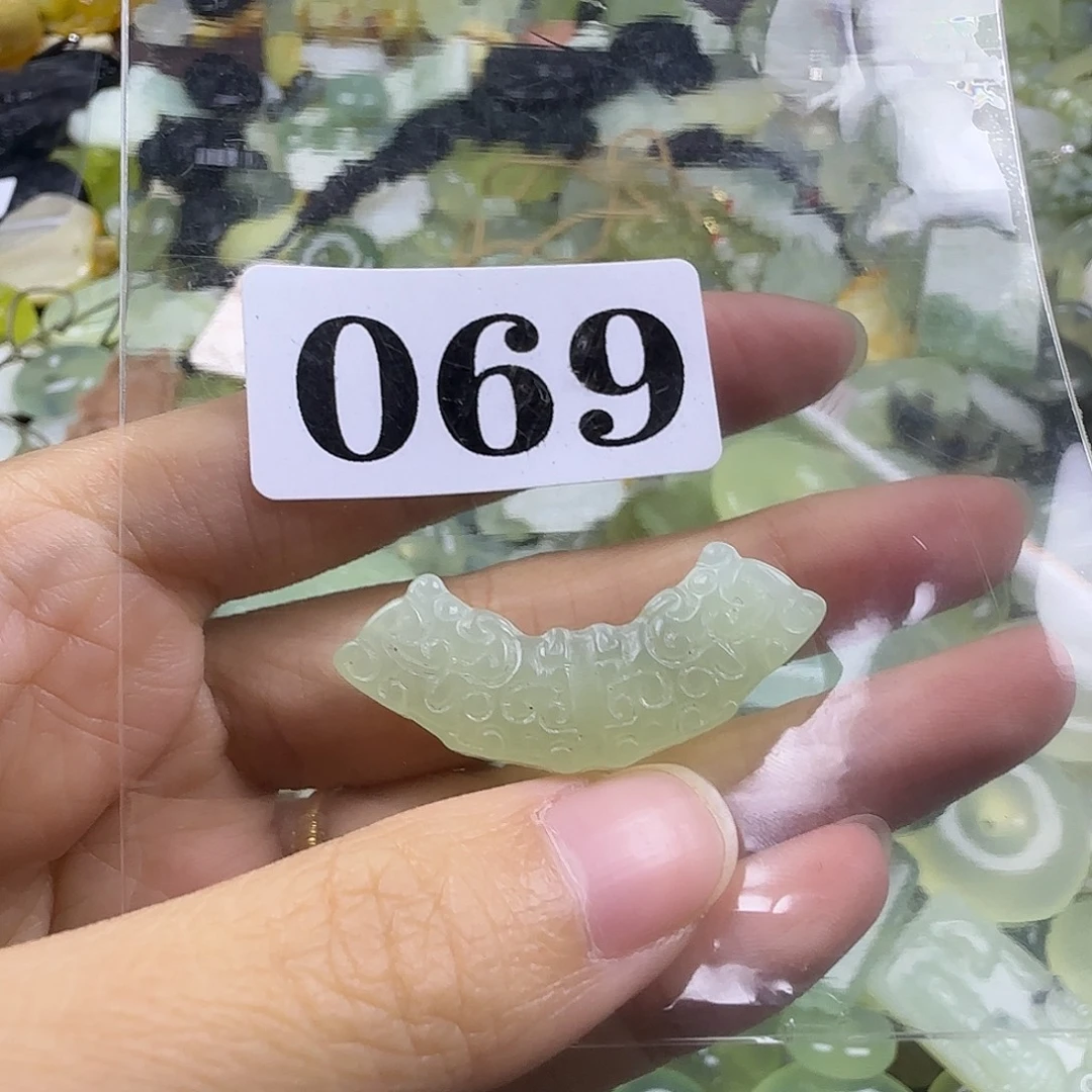 蛇纹石玉未镶嵌岫玉吊坠