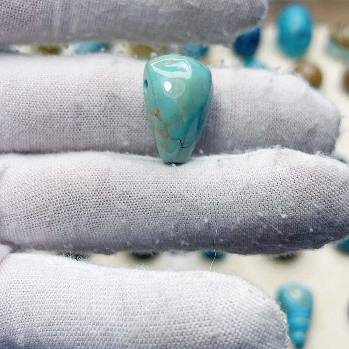 绿松石未镶嵌饰品