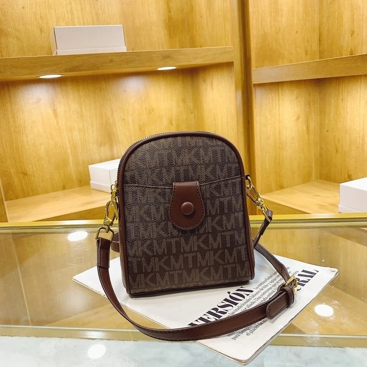 9028 棕色（长14厘米高17厘米）时尚百搭包包（无礼盒）