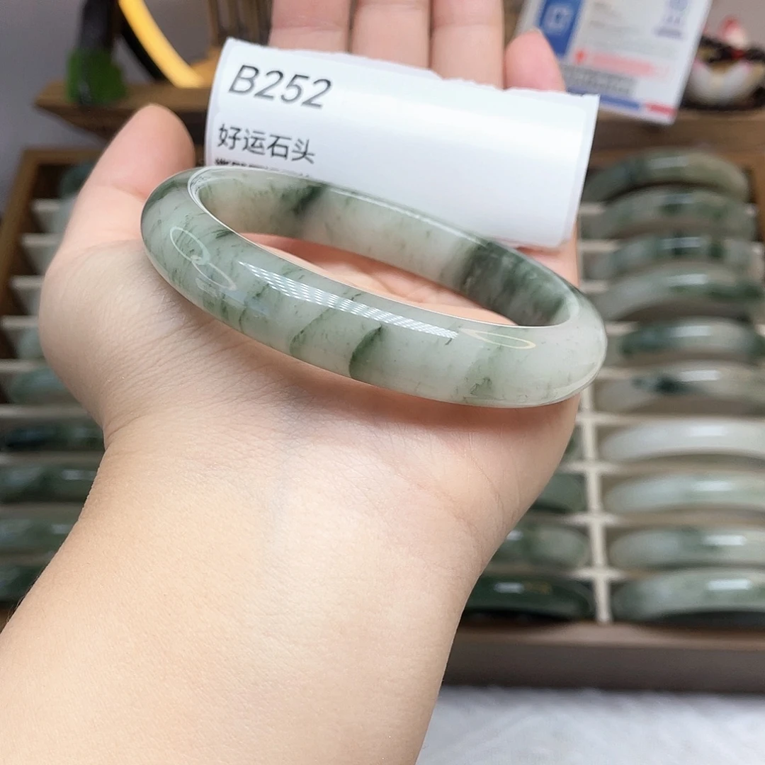 石英质玉未镶嵌手镯B252