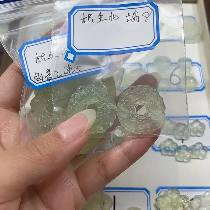 枳***城蛇纹石玉合金颈饰
