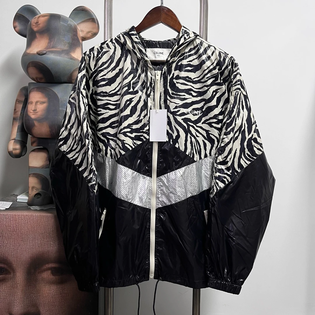 99新 Celine/思琳 黑白条纹冲锋衣 J2902 尺码：44 衣长70 胸围55