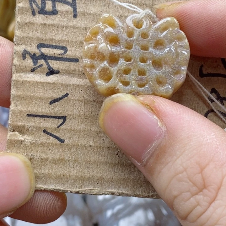 颈饰未镶嵌硅化珊瑚（珊瑚玉）胖*