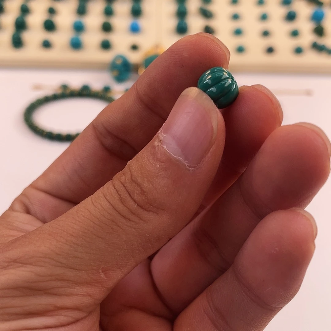 绿松石未镶嵌颈饰