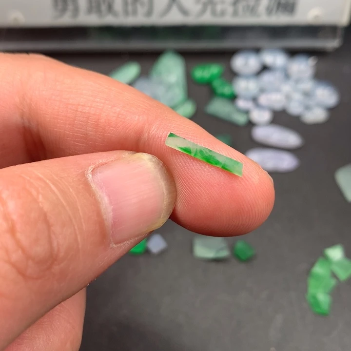 定制翡翠未镶嵌材料定制