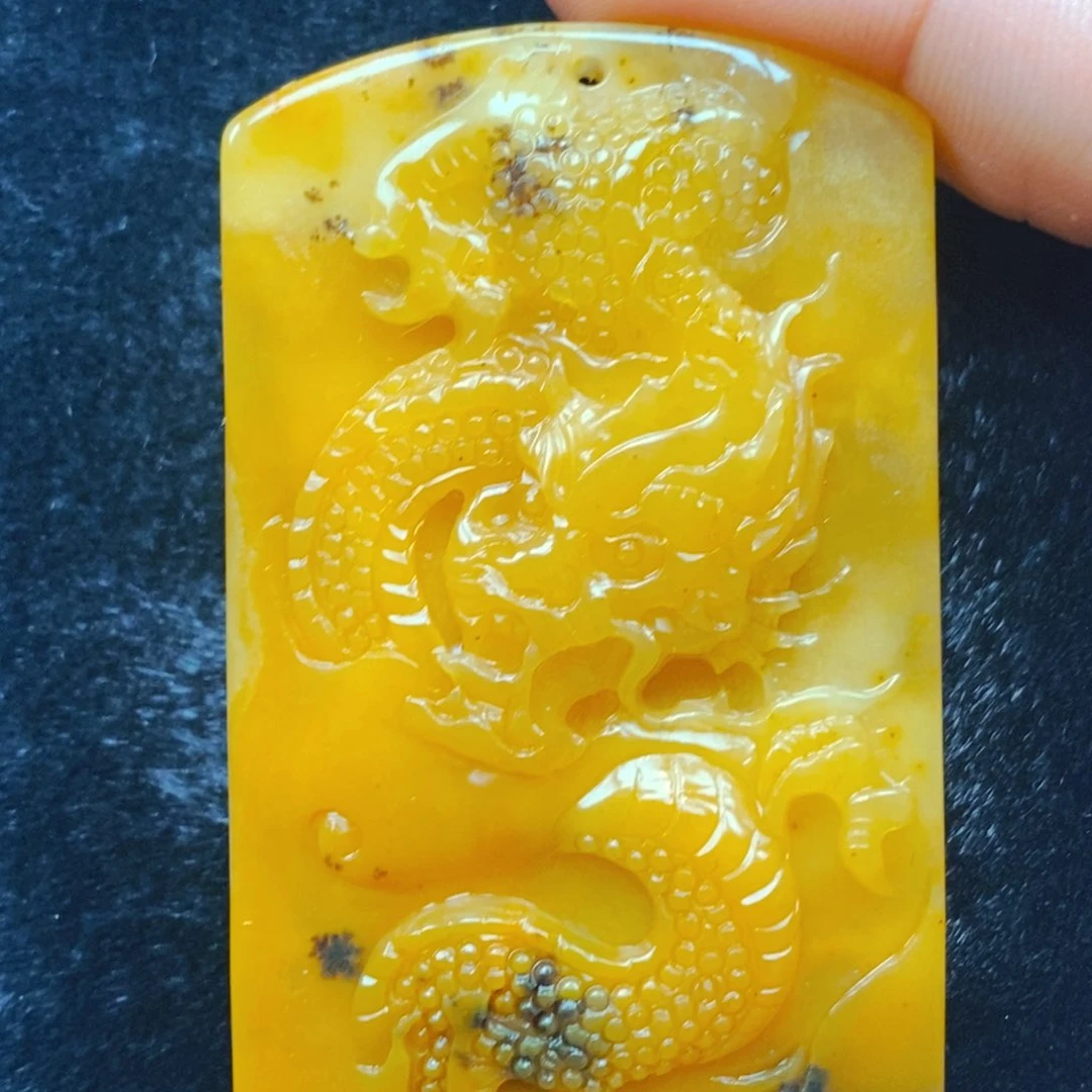 未镶嵌石英质玉（黄龙玉）颈饰