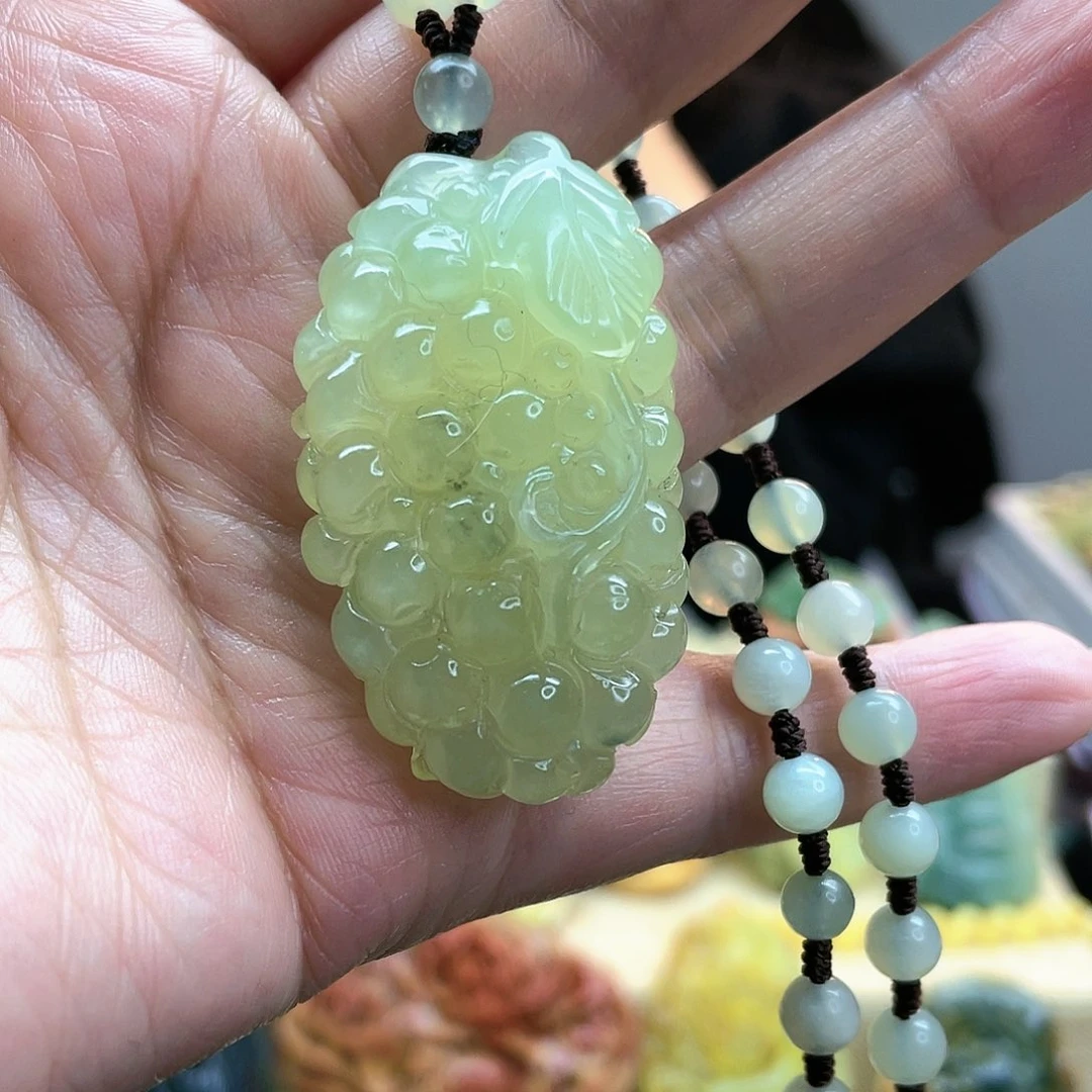 蛇纹石玉颈饰未镶嵌