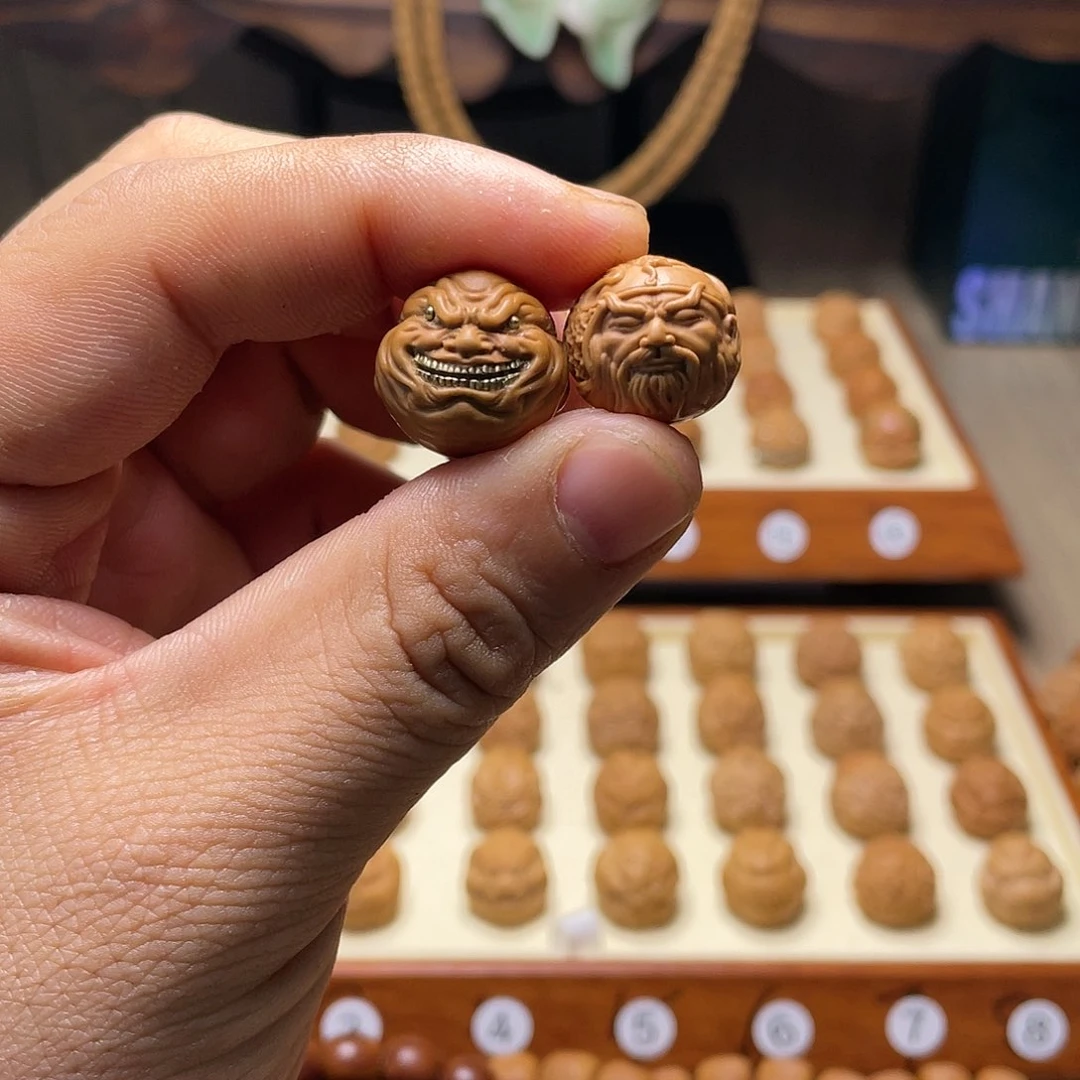 猴头核桃把件ᯤ***.18左右猴头核桃