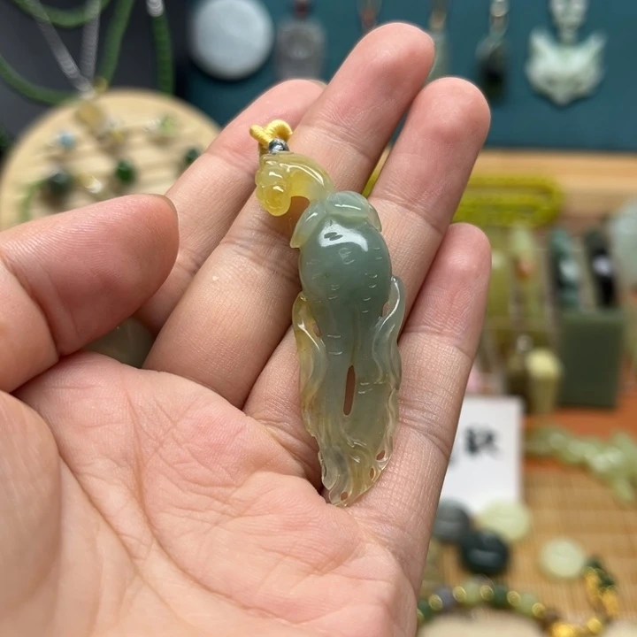 蛇纹石玉未镶嵌颈饰
