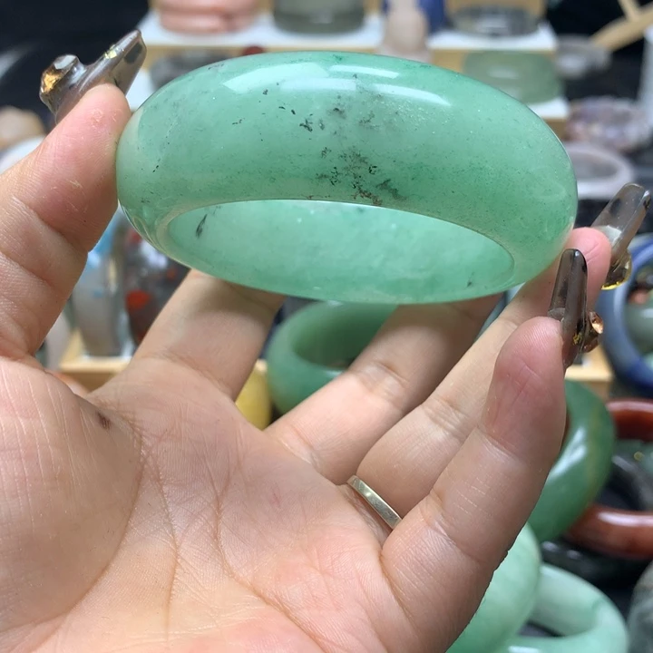 未镶嵌手镯石英质玉?***?