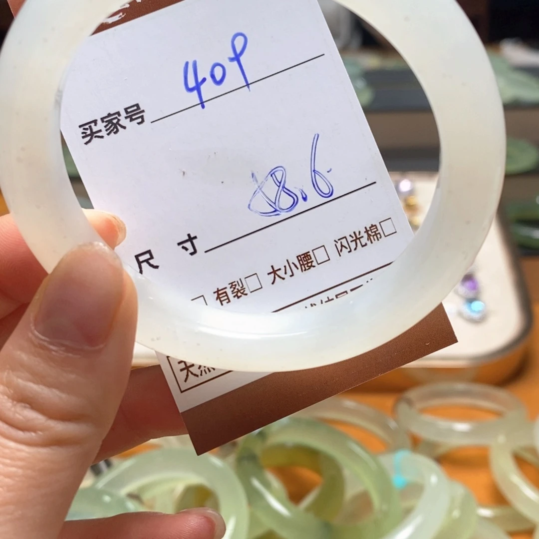 蛇纹石玉未镶嵌手镯（圆镯）