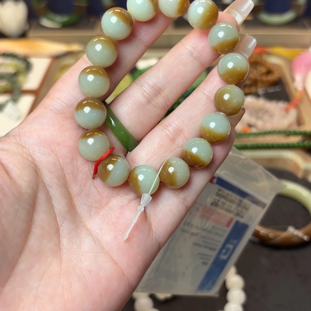 茸***酱手串未镶嵌和田玉