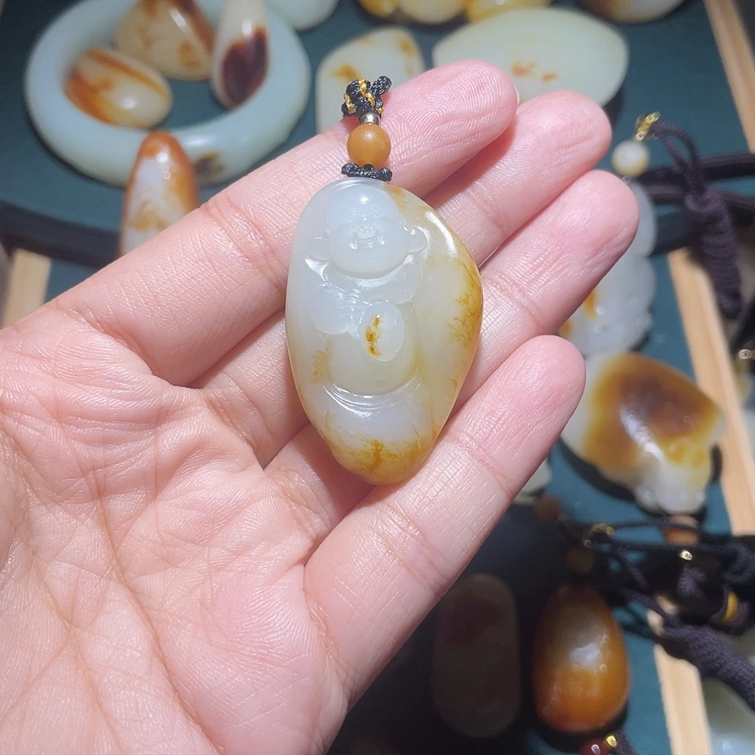 圆***缘和田玉未镶嵌颈饰