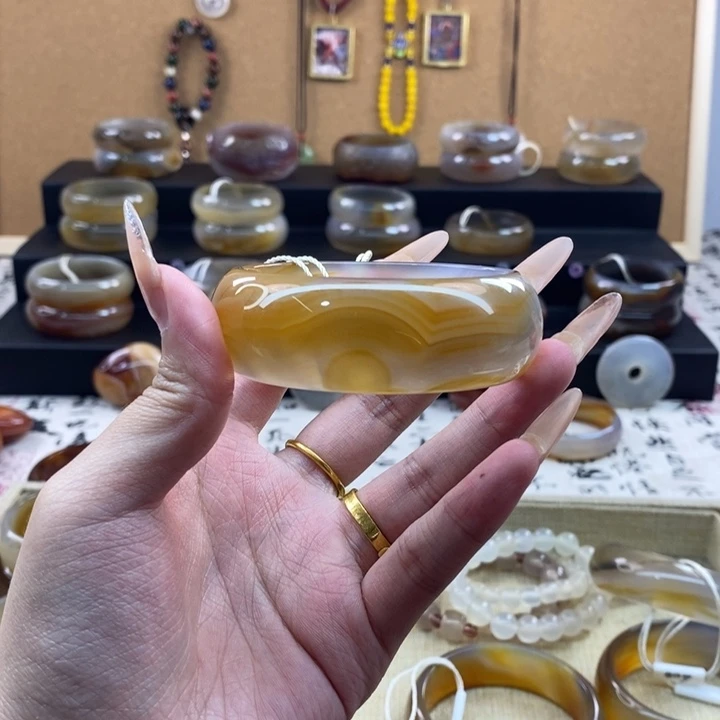 玛瑙/玉髓手镯未镶嵌ও***?