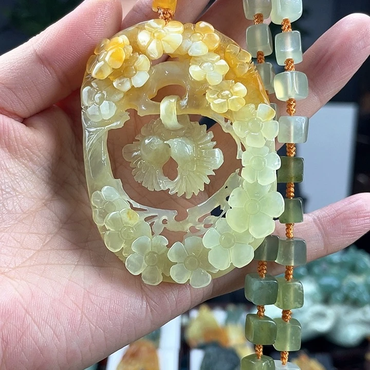 蛇纹石玉颈饰未镶嵌