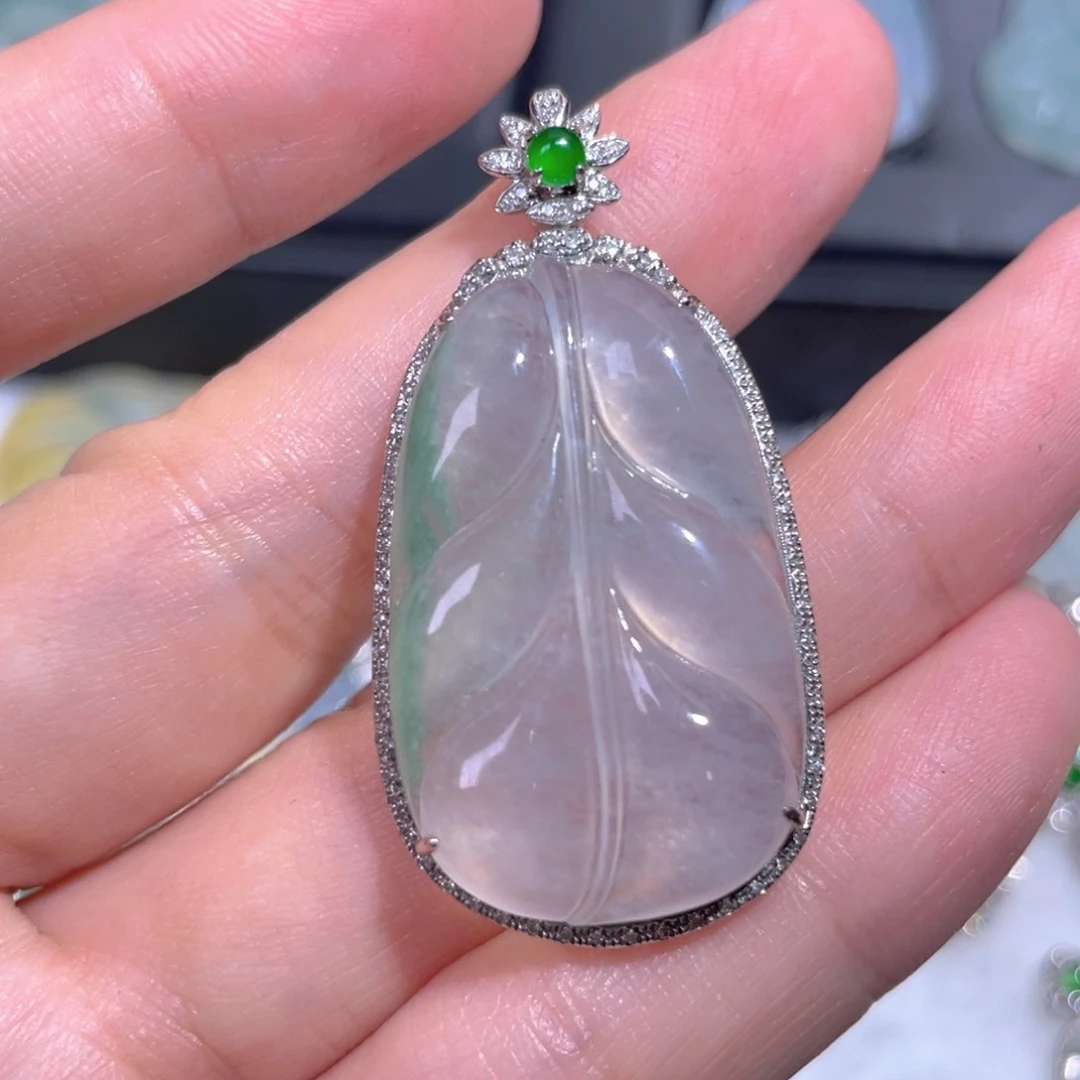 颈饰18K金镶嵌翡翠翡翠