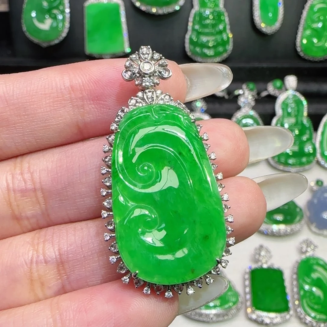 翡翠18K金镶嵌颈饰