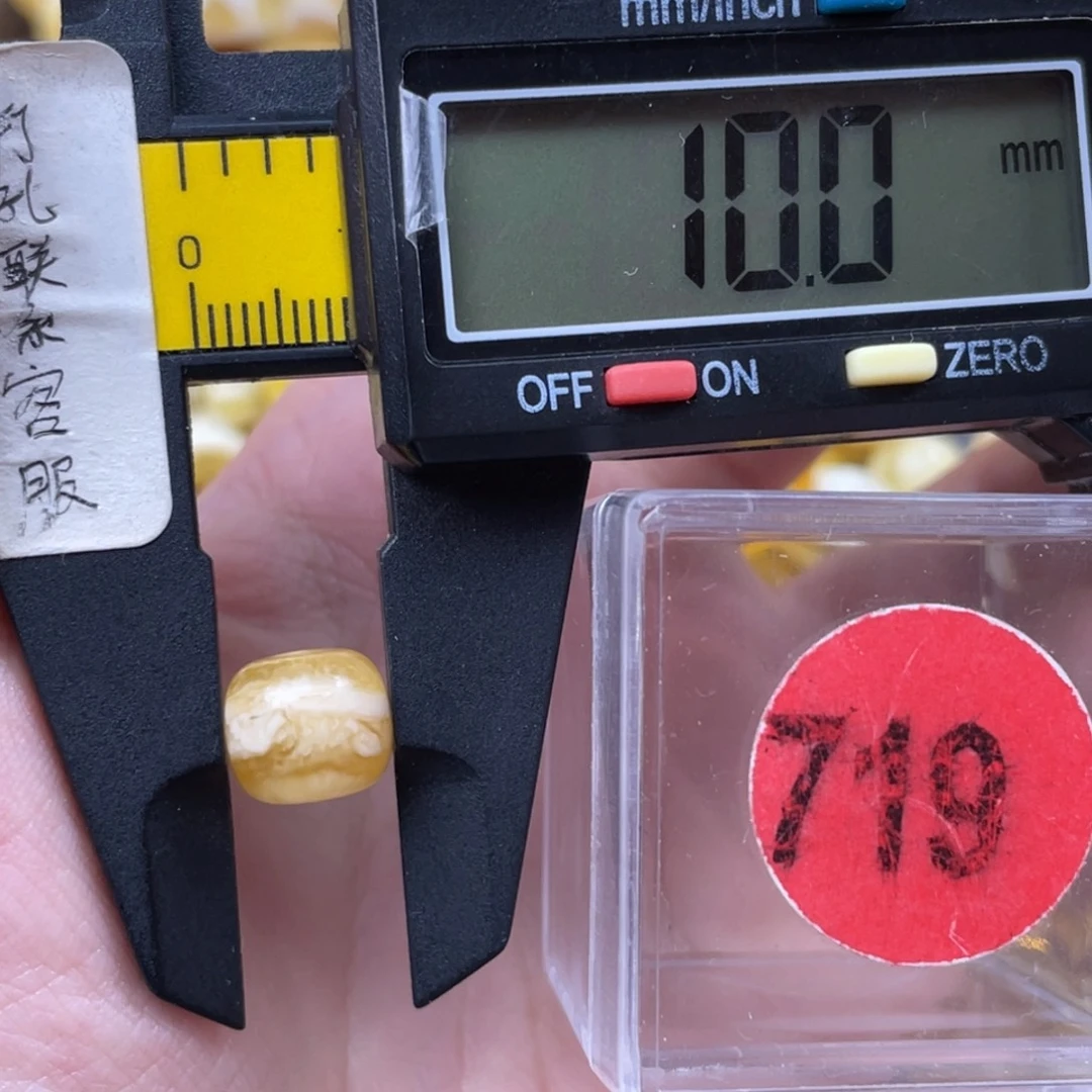 蜜蜡未镶嵌珠宝奇石