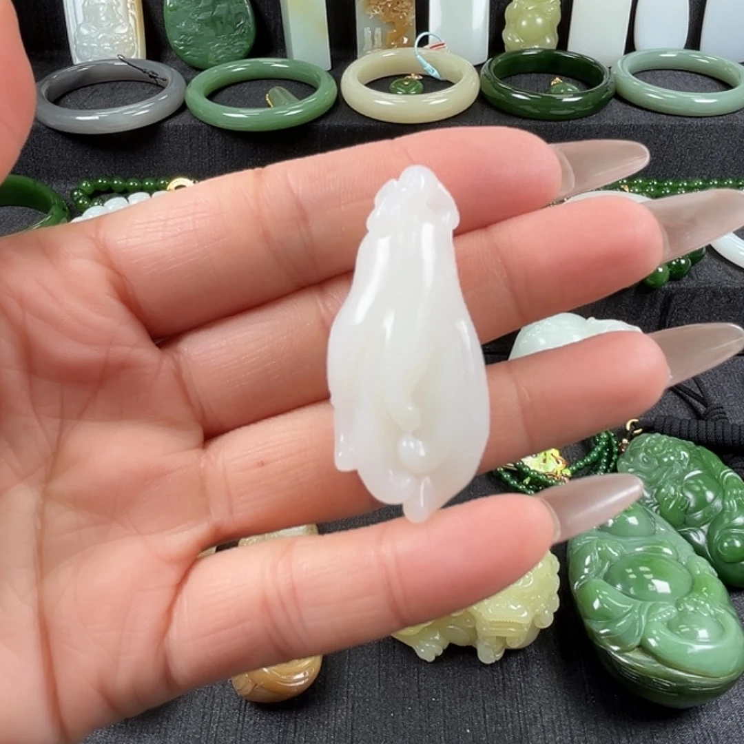 和田玉未镶嵌颈饰