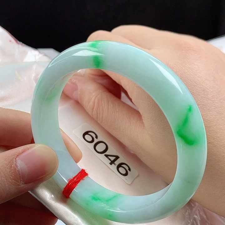 翡翠未镶嵌手镯56纹多