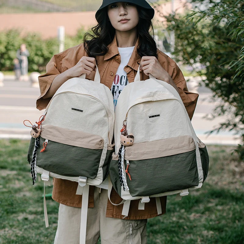 书包初中女生大学生双肩包女2025新款旅游轻便户外徒步登山背包