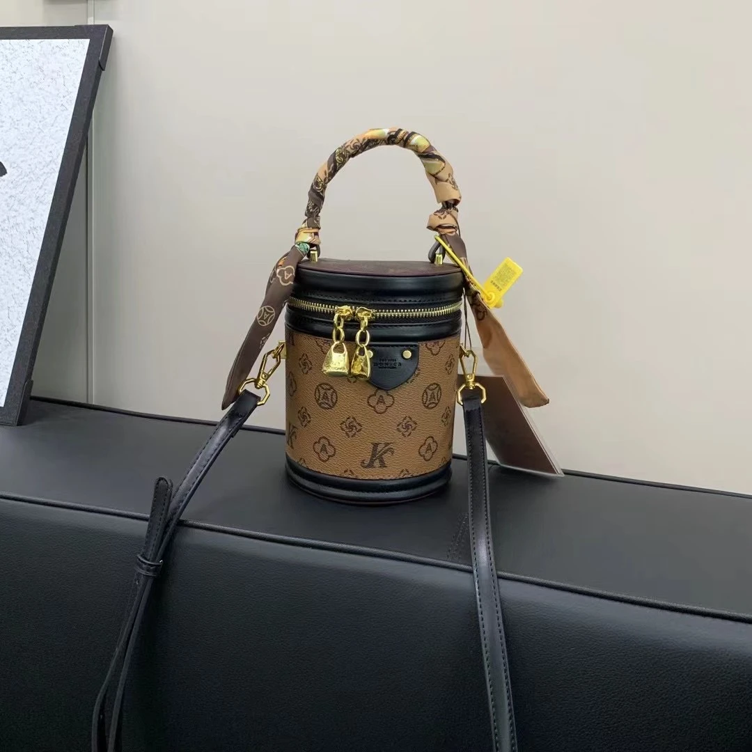 潮流时尚女包单肩斜挎包女包轻奢百搭肩包  5832黑