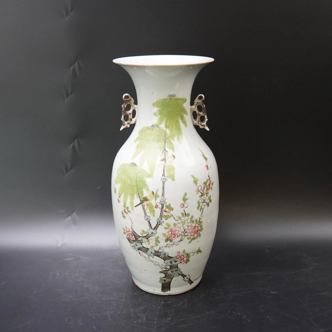 Lot.25090634民国粉彩花鸟纹赏瓶 高：约43.3cm