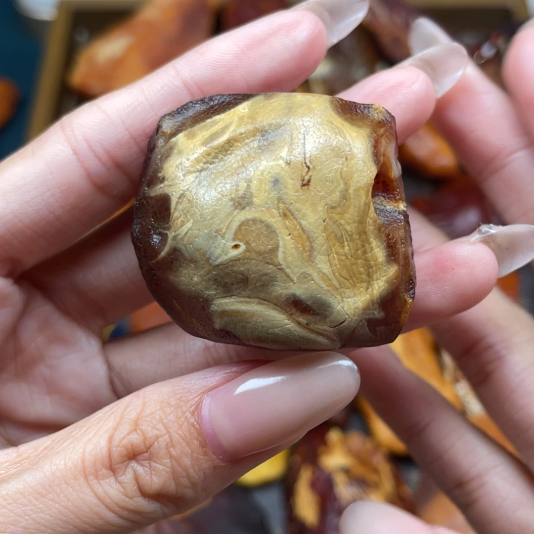 琥珀未镶嵌珠宝奇石