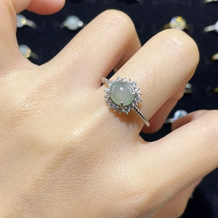 翡翠未镶嵌颈饰戒指