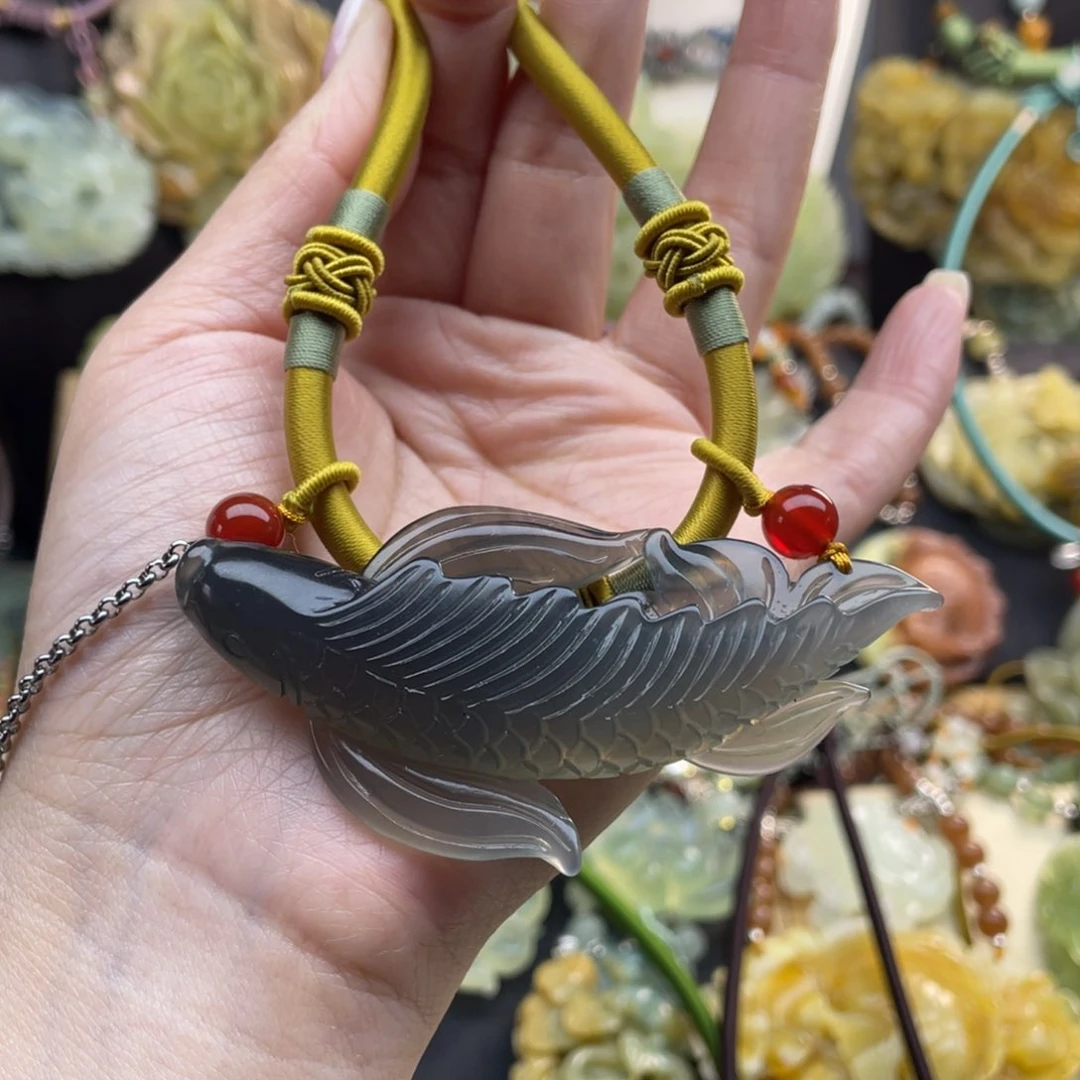 蛇纹石玉颈饰未镶嵌