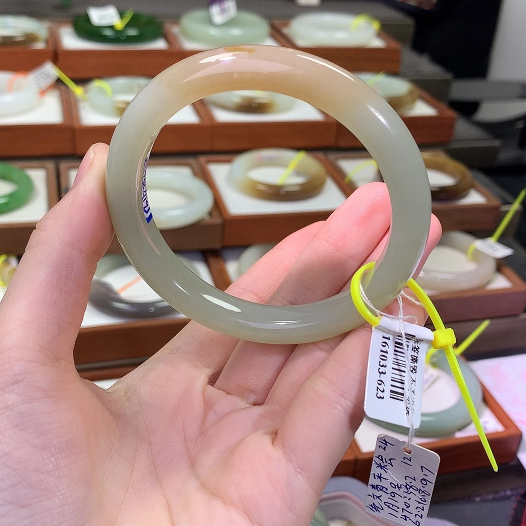 和田玉未镶嵌手镯且末糖58.7