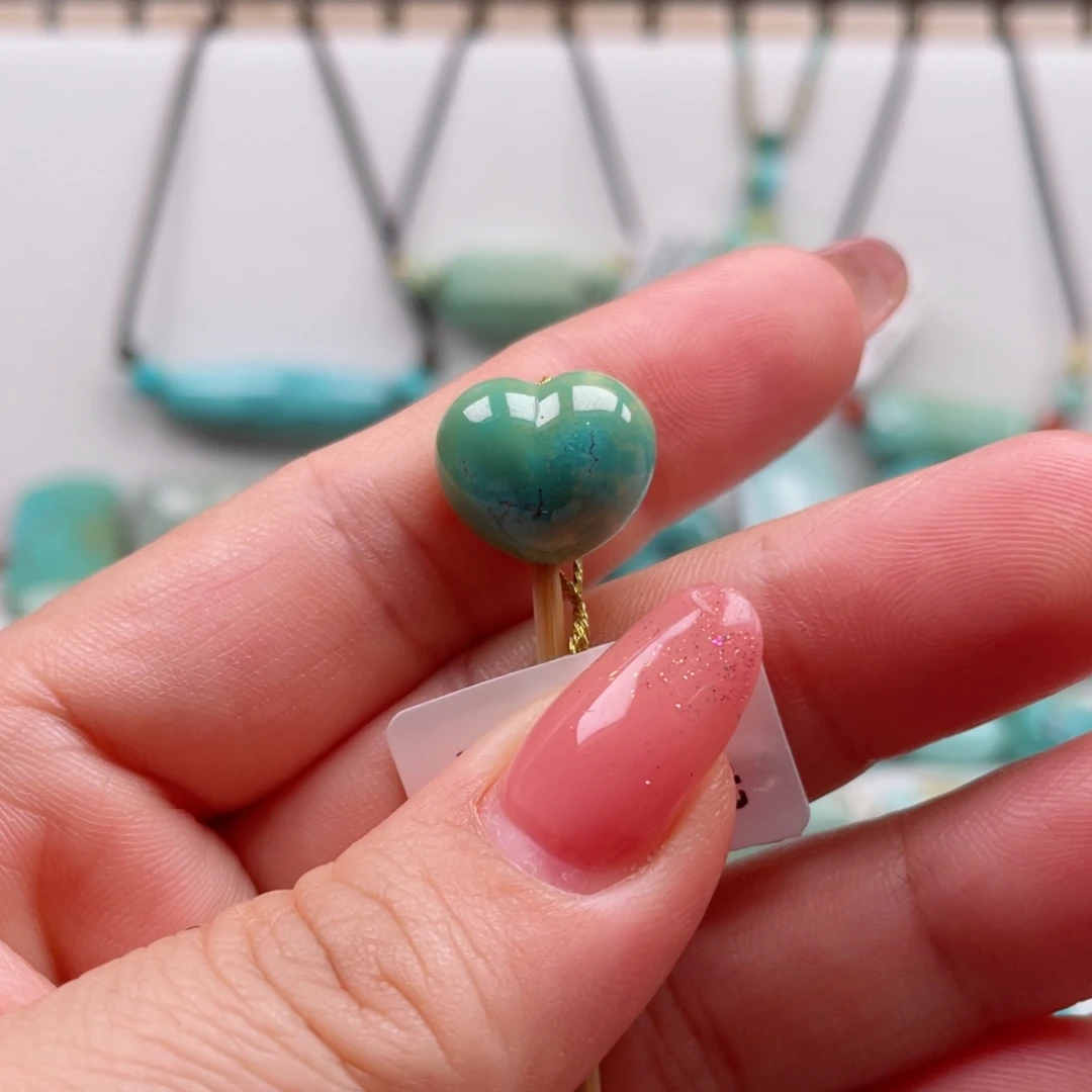 绿松石未镶嵌摆件