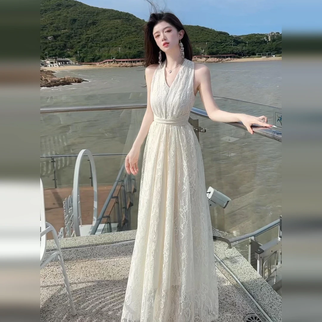 巨好看白色蕾丝连衣裙子女夏季2025新款海边度假无袖v领掐腰长裙
