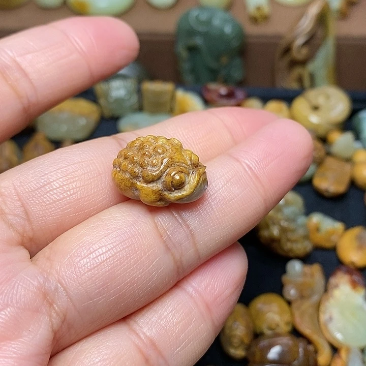 雨***露岫岩河磨玉（透闪石质玉）未镶嵌颈饰