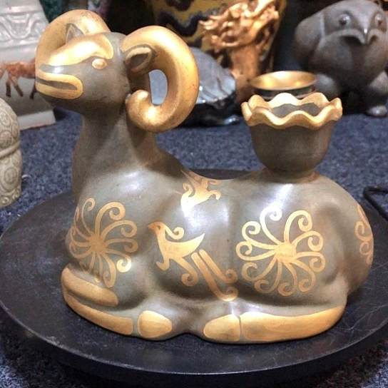 瓷器一件，品相完好