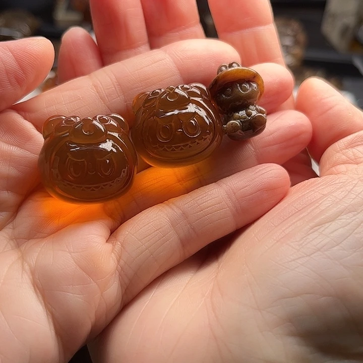 蓉****未镶嵌颈饰琥珀缅珀