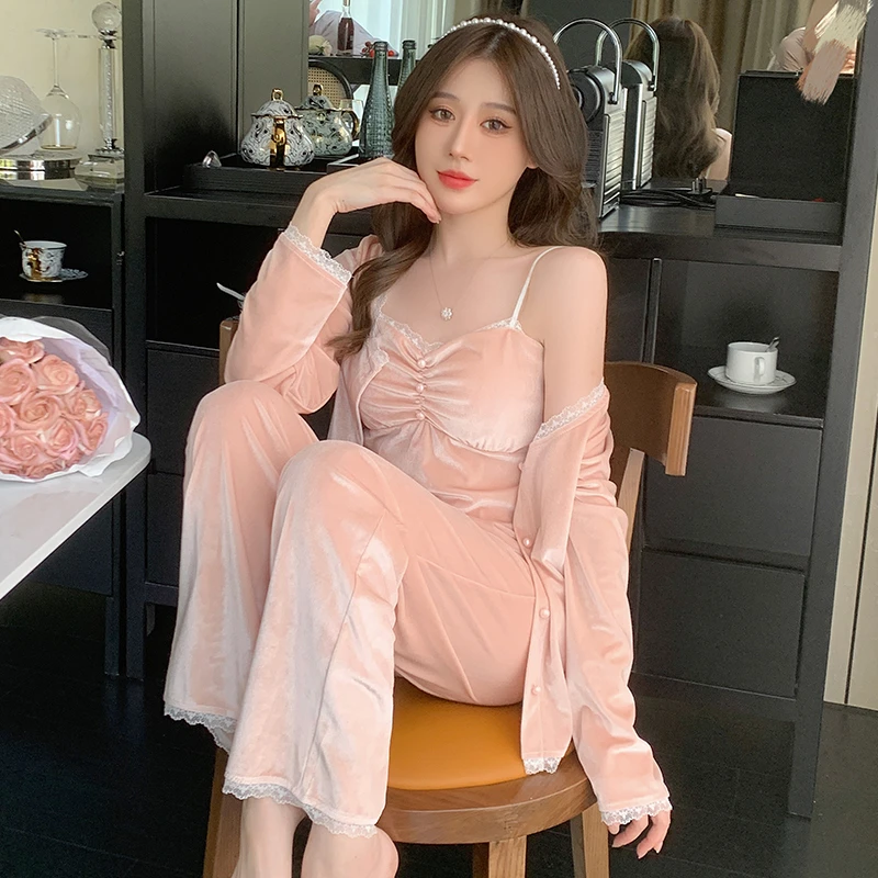 睡衣女春秋季金丝绒性感吊带三件套装带胸垫2025年新款家居服秋冬