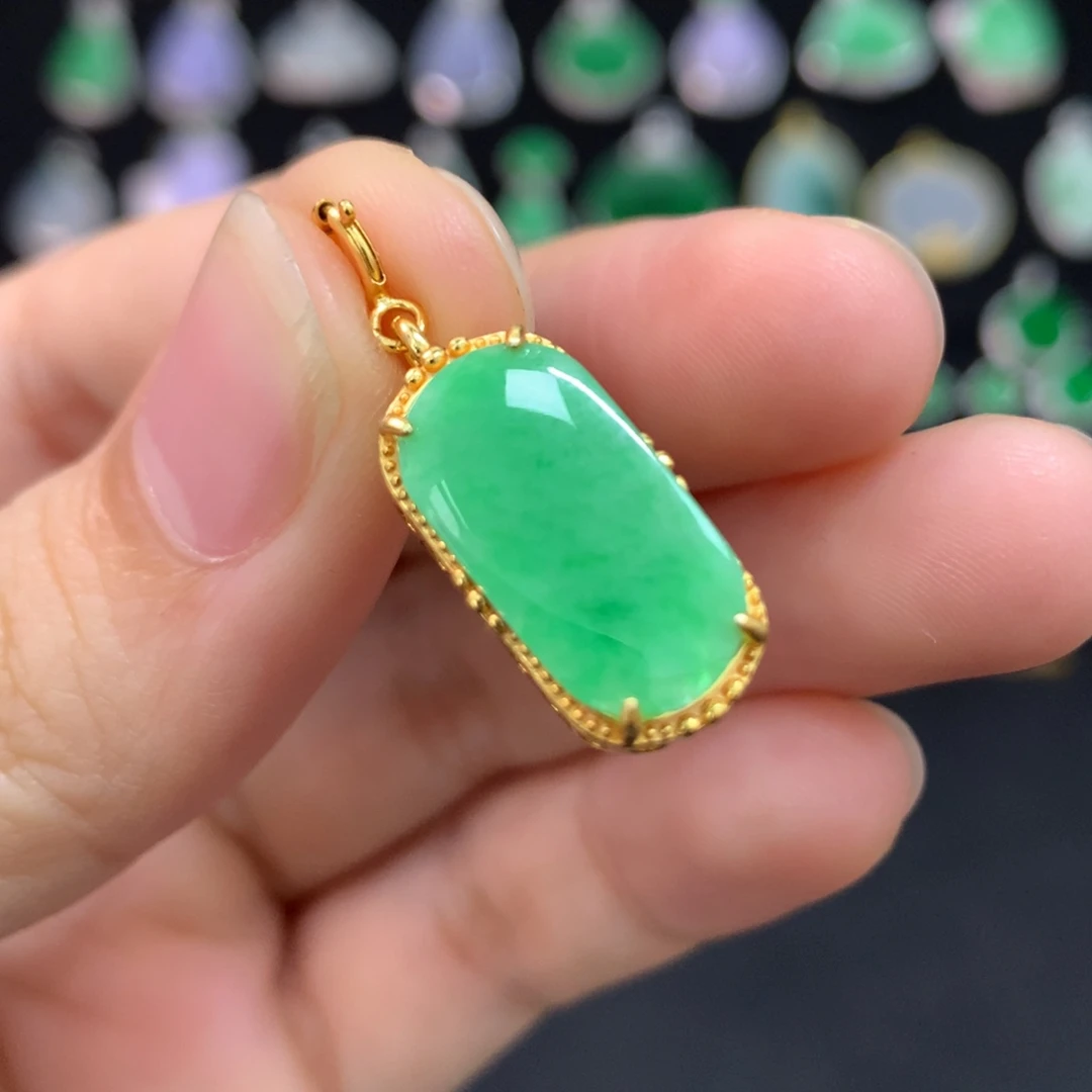 翡翠未镶嵌颈饰无事牌